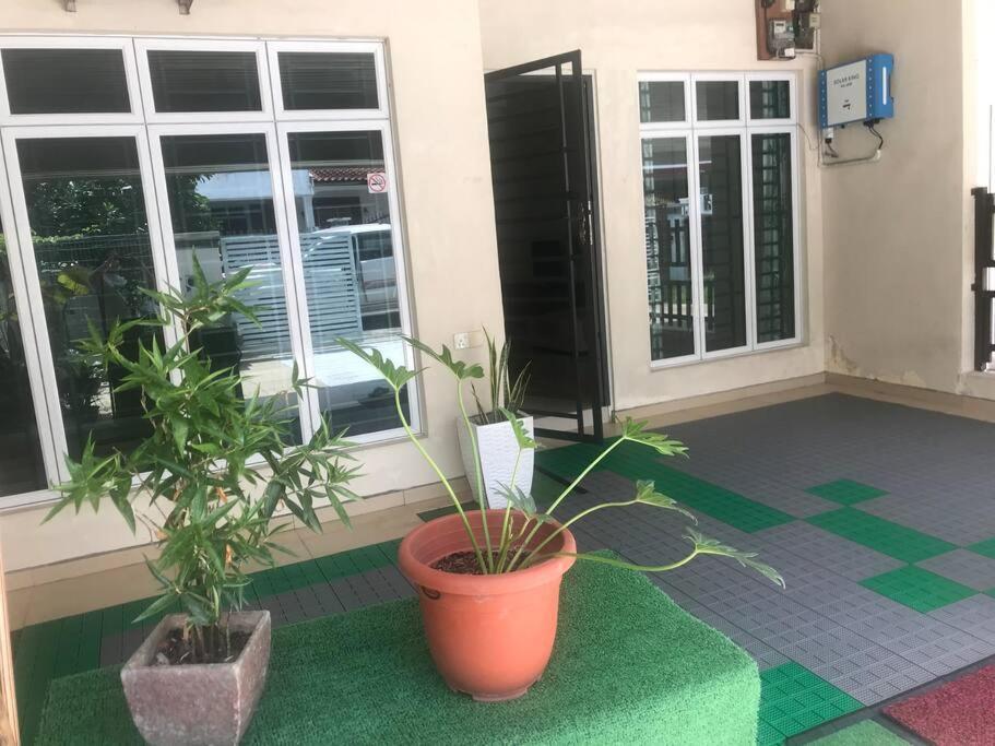 Terrace House Near Stulang Laut Ciq Midvalley Ksl For 7Pax Johor Bahru Exterior photo