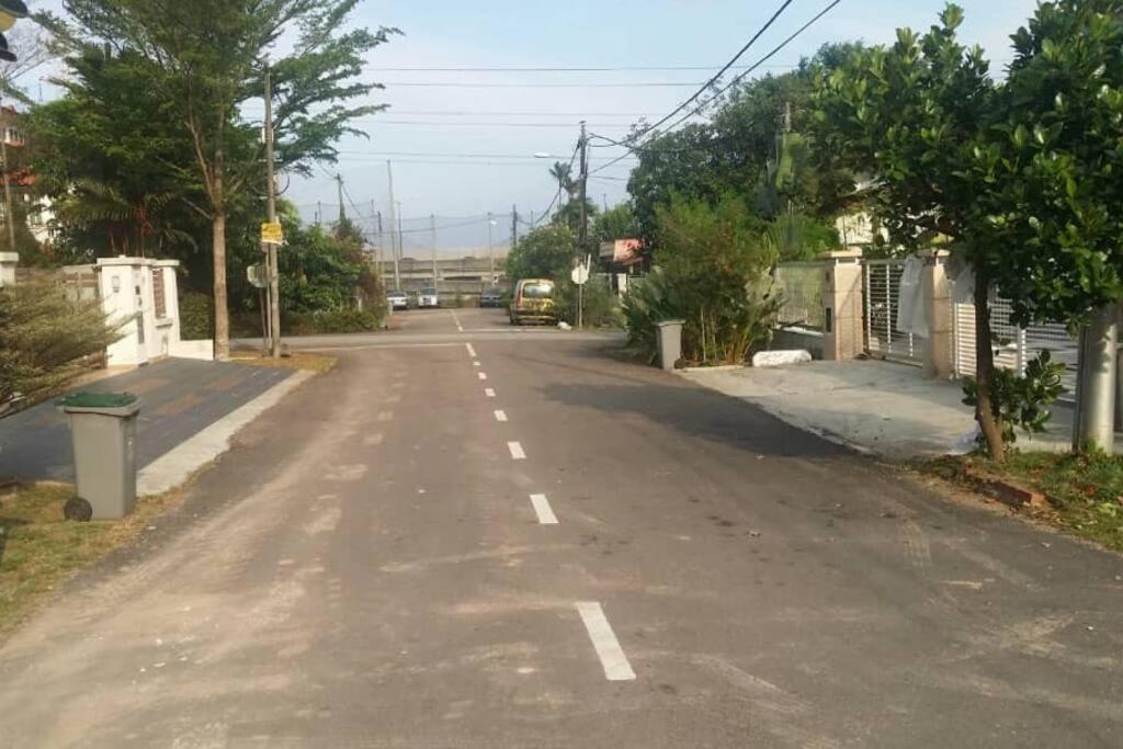 Terrace House Near Stulang Laut Ciq Midvalley Ksl For 7Pax Johor Bahru Exterior photo