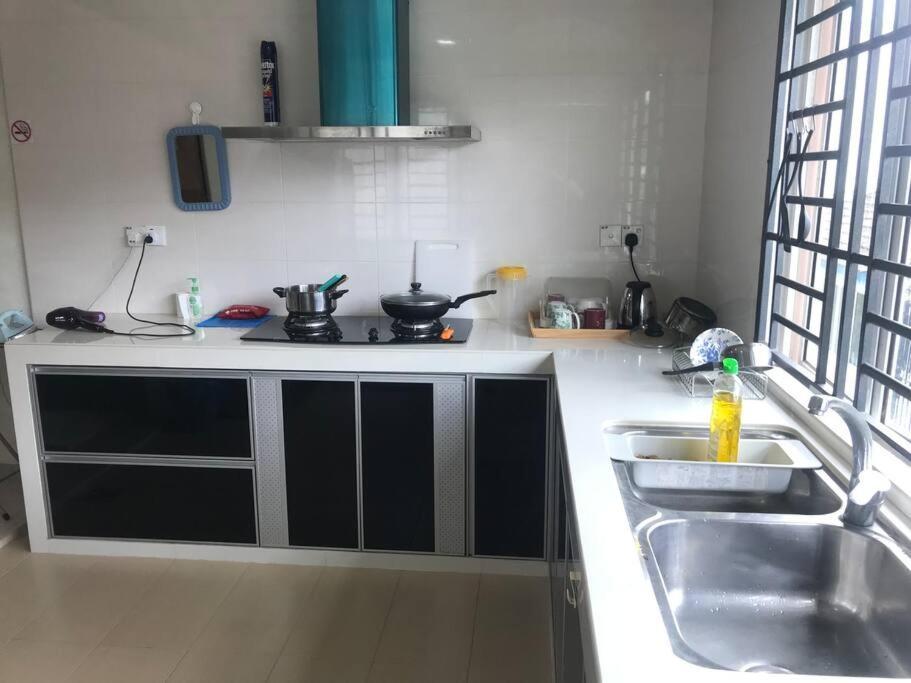 Terrace House Near Stulang Laut Ciq Midvalley Ksl For 7Pax Johor Bahru Exterior photo